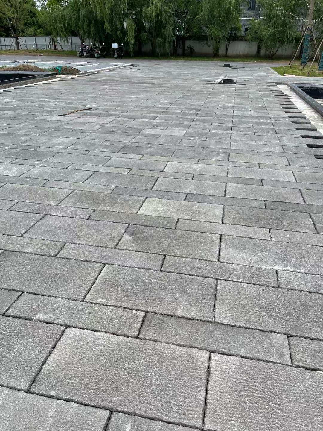 牡丹江 工地仿古石铺装现场实拍