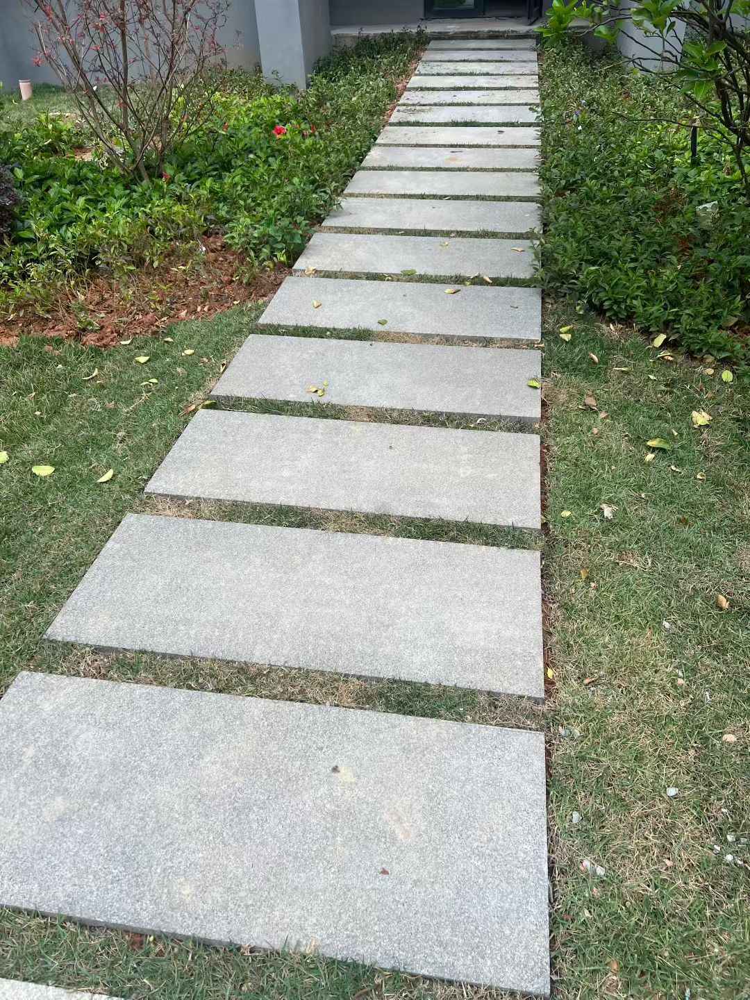 牡丹江 芝麻黑小区踏步、汀步石铺装效果