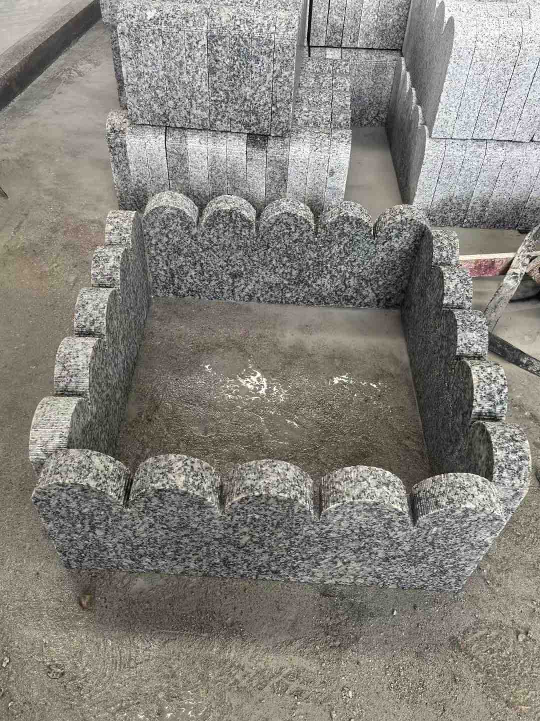 牡丹江 花边石、花坛围栏石、花池界石、菜园栅栏石、镶边石、波浪状界石介绍