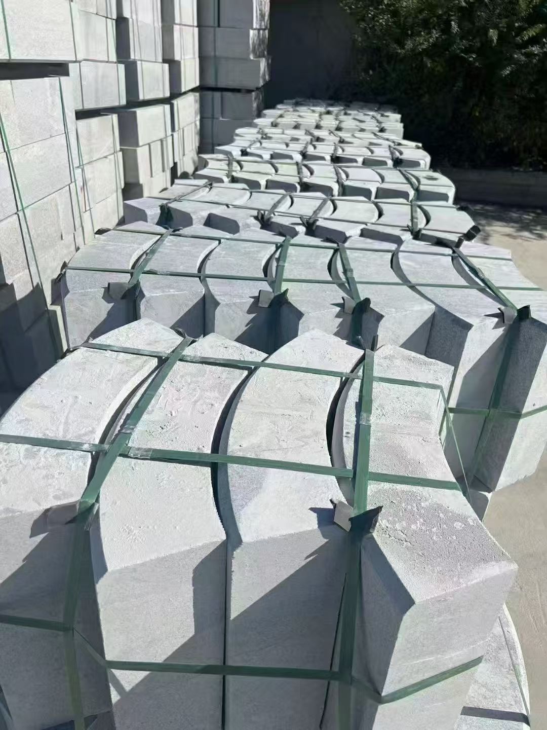 牡丹江 芝麻灰弧形路沿石