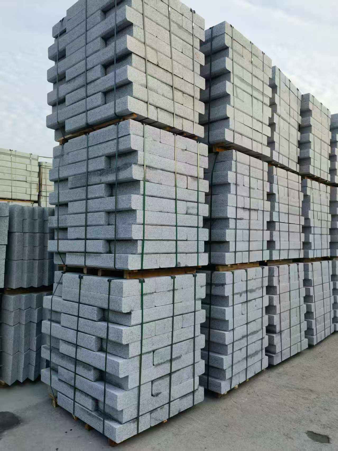 牡丹江 路沿石（路侧石），颜色一致，尺寸标准